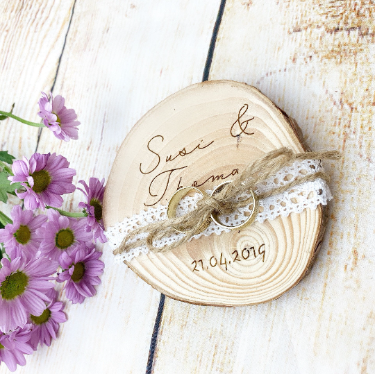 Ringkissen | Baumscheibe mit Wunschgravur für die Hochzeit