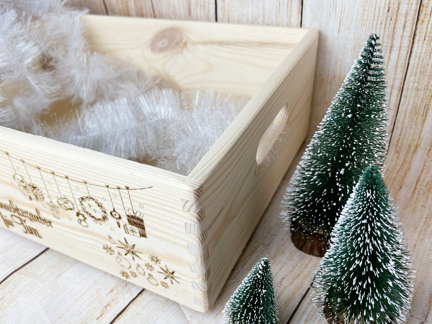 Personalisierte Weihnachtsbox aus Holz - Festliche Geschenkebox mit Wunschgravur und Weihnachtsmotiv