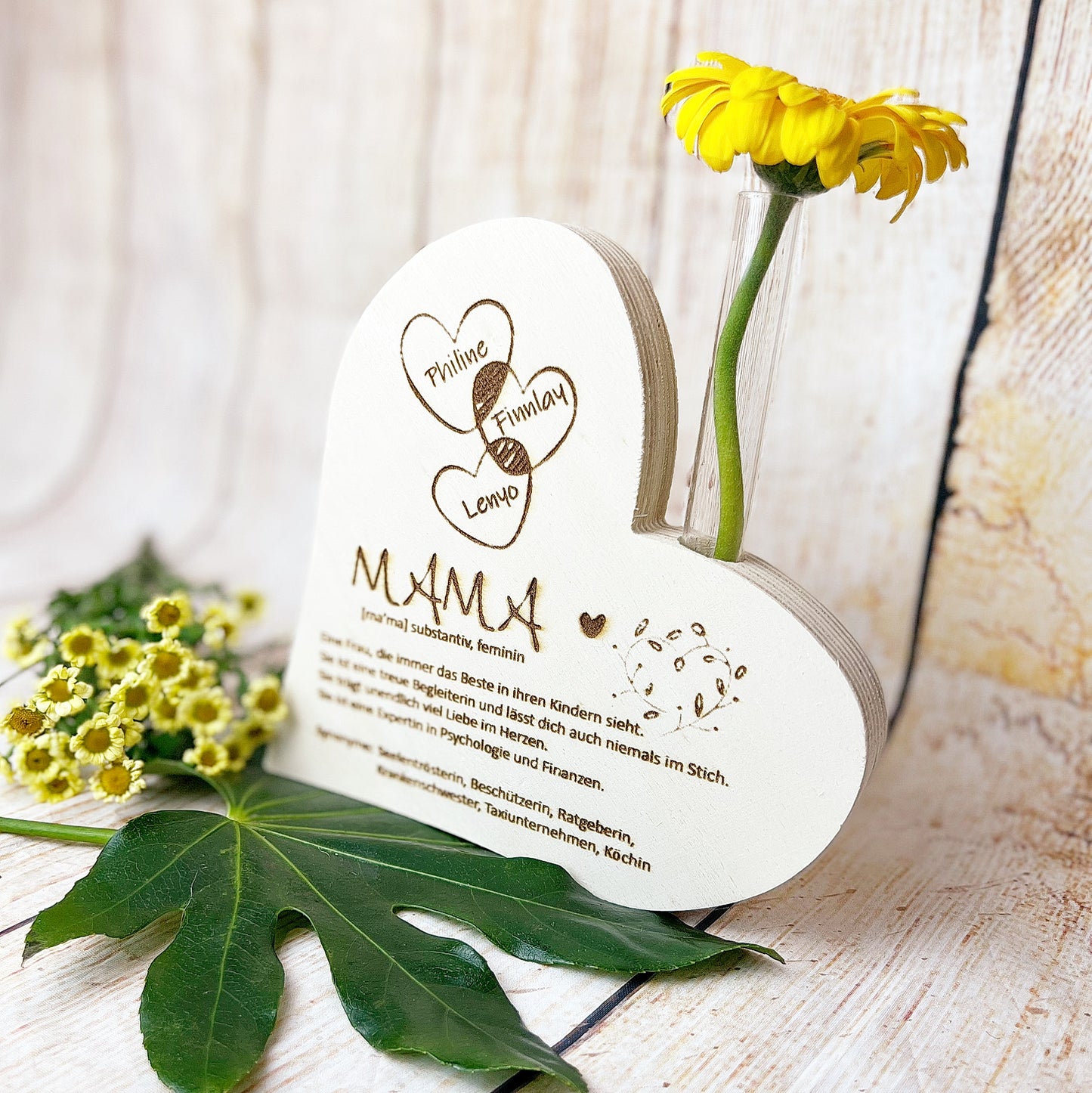 Personalisiertes Herz aus Holz mit Reagenzglas-Vase - Einzigartiges Muttertagsgeschenk