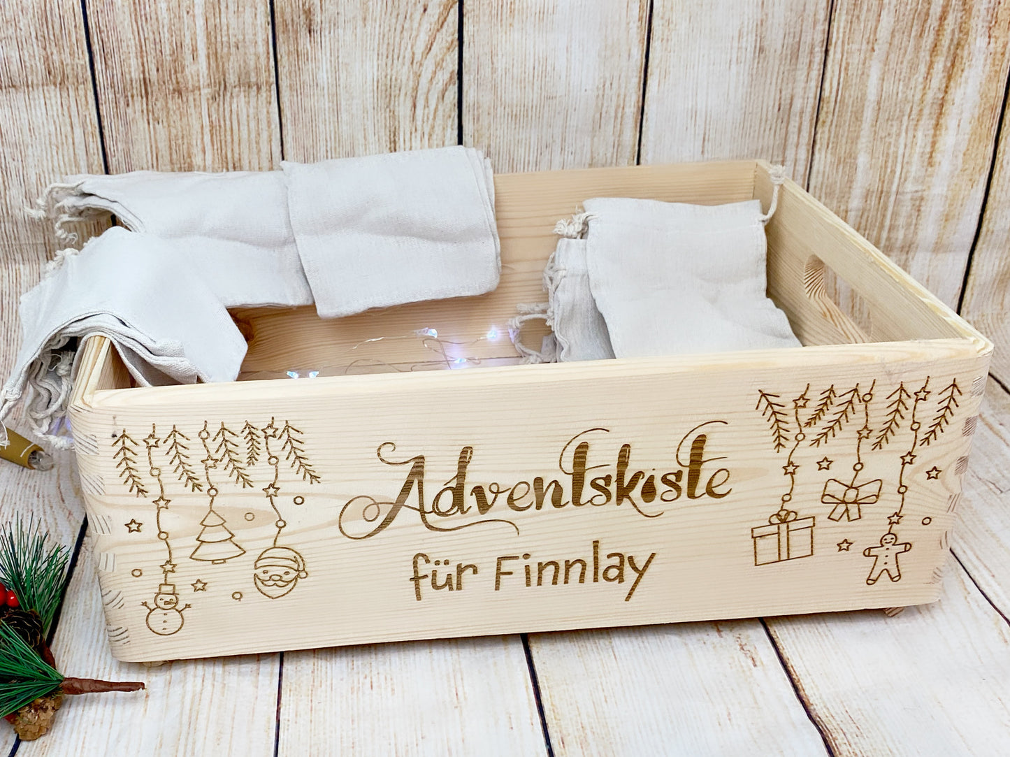 Personalisierte Holz-Adventskiste mit Wunschgravur - Einzigartige Weihnachtsfreude für die ganze Familie
